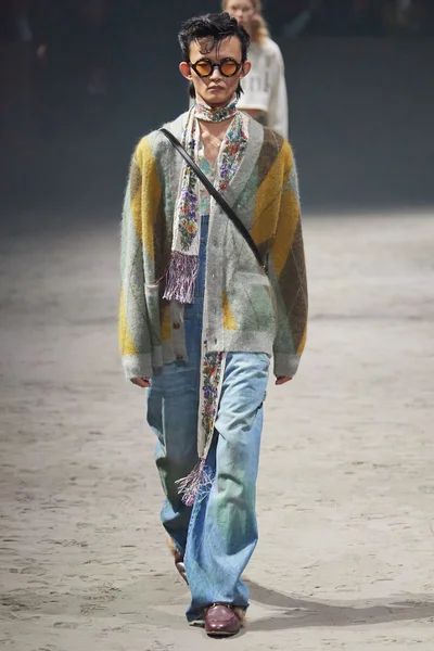 Look 11